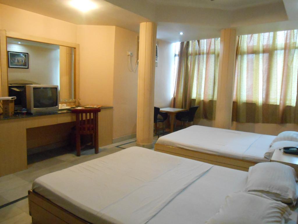 Kings Crown Salt Lake Kolkata Bilik gambar