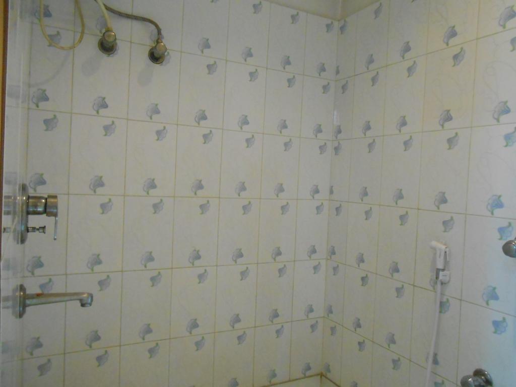 Kings Crown Salt Lake Kolkata Bilik gambar